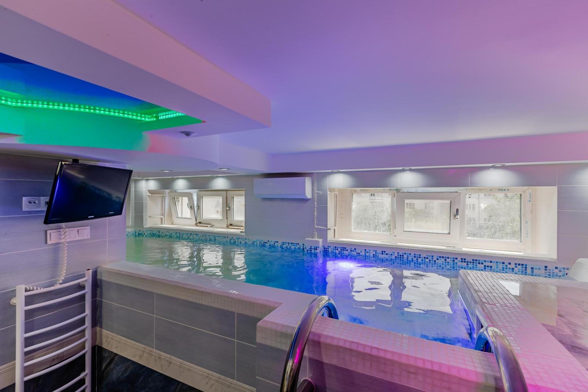 Luxury Apartment With Pool And Hammam Киев Екстериор снимка